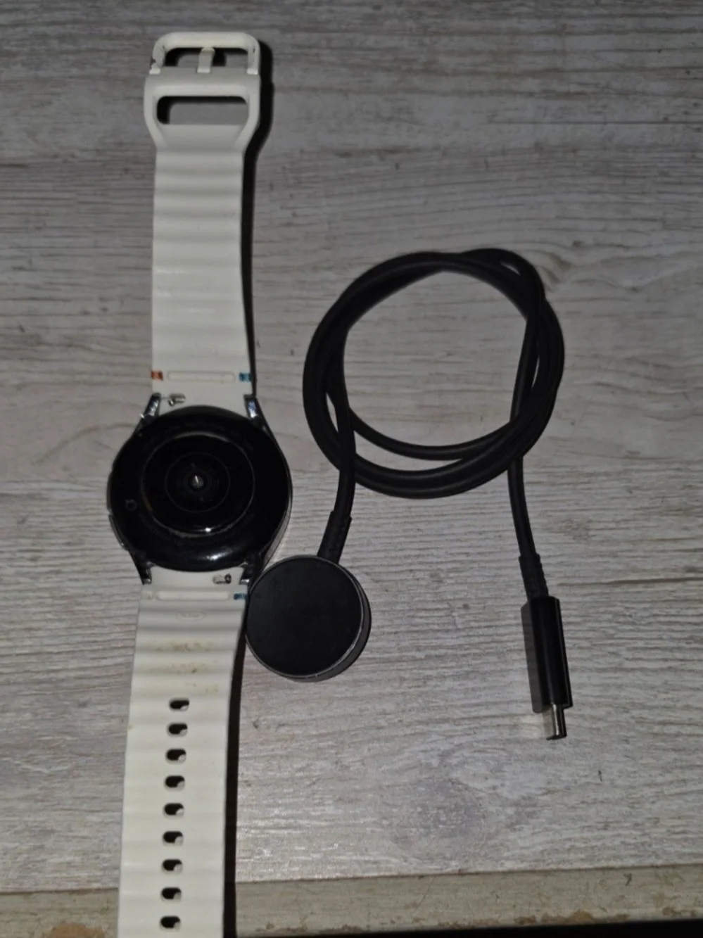 N/A white smartwatch